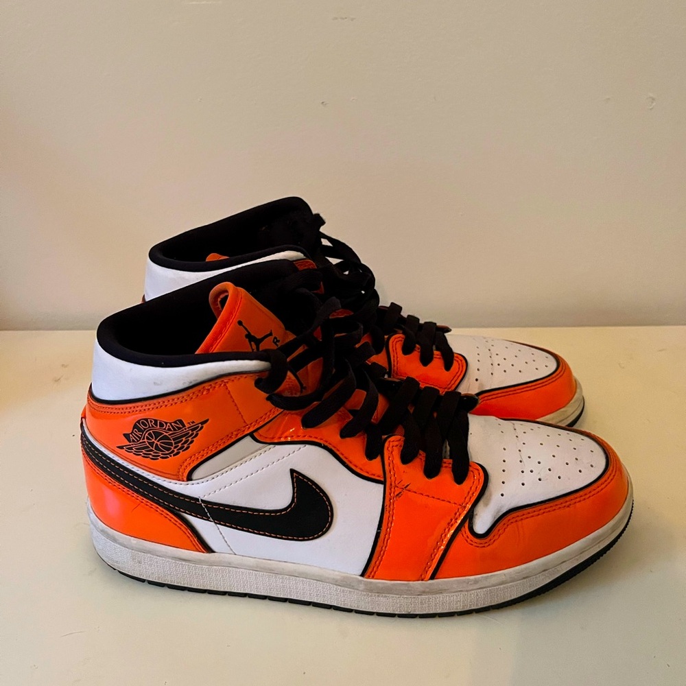 Air Jordan 1 Mid SE 'Turf Orange'